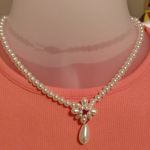 Faux Pearl Necklace With Pink Stone 16ins.NWT - Picture 2 of 8